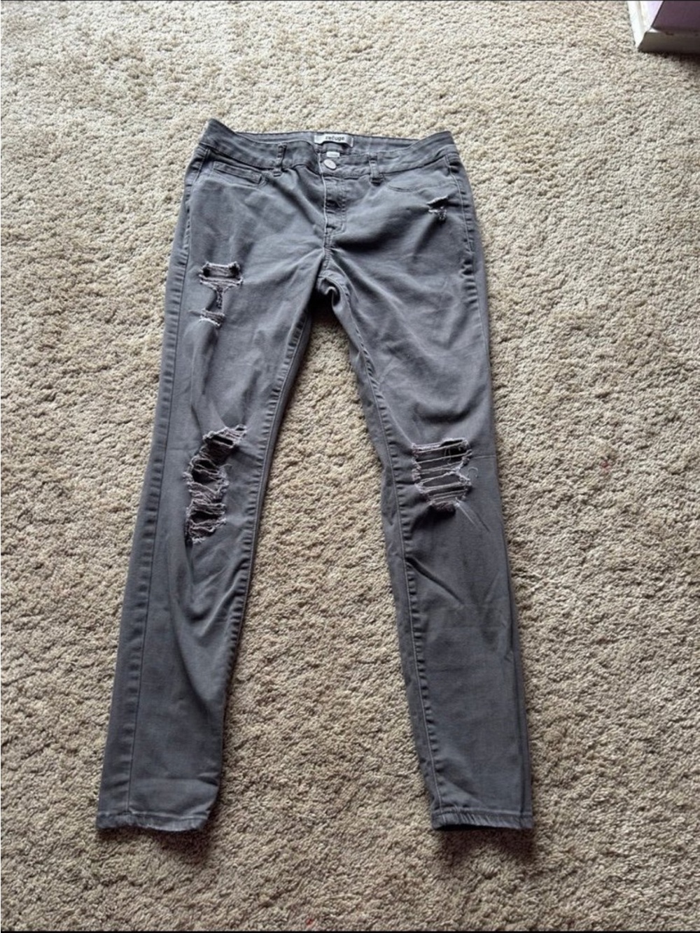 Women’s Distressed Skinny Jeans
